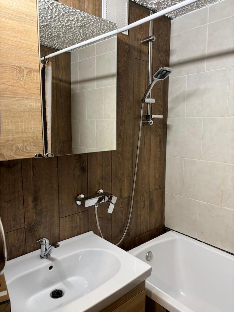 Anne Street Apartment *